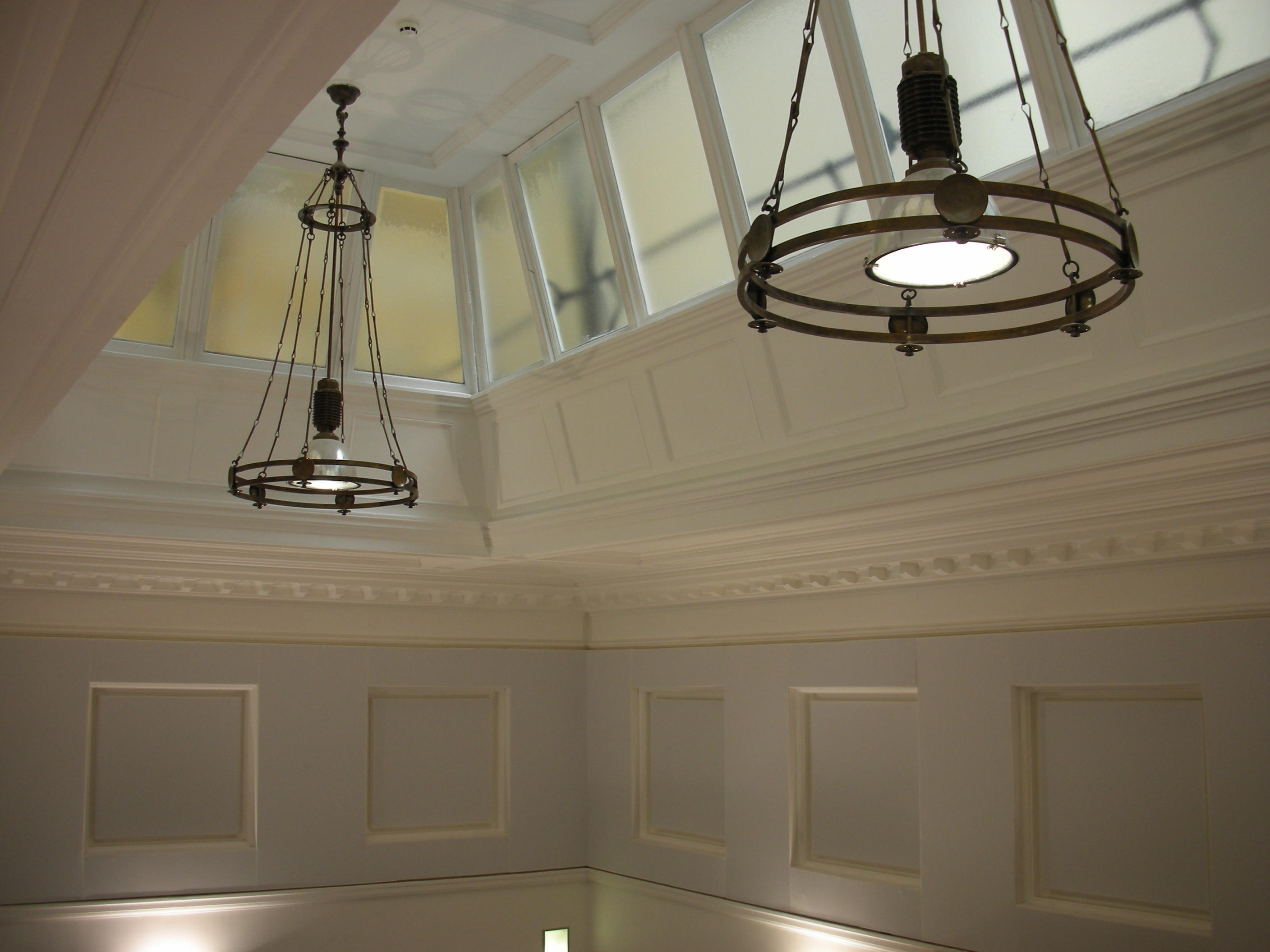 Modern conference room fitted with an acoustic wall system